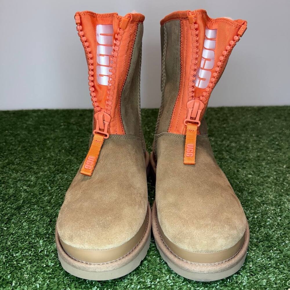 UGG Classic Short Zipper Tape Logo boots Beige Suede women’s 7 size